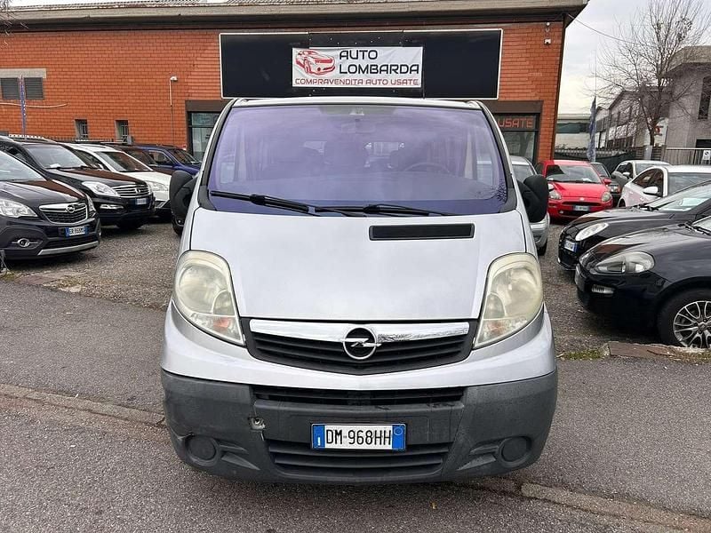 Usata Opel Vivaro 114 CV (83 kW) 2008 Argento Monovolume