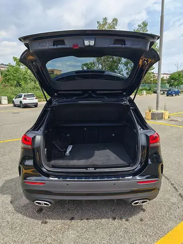 Usata Mercedes GLA200 Premium 150 CV (110 kW) 2022 Nero SUV