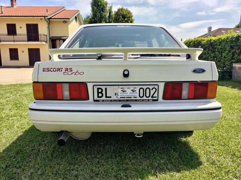 Diamond white Usata 1988 Ford Escort RS Coupé | 15.900 € - Immagine 1/4