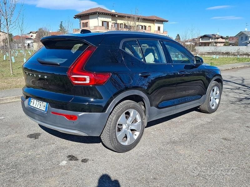 Usata Volvo XC40 Momentum 150 CV (110 kW) 2019 Nero SUV