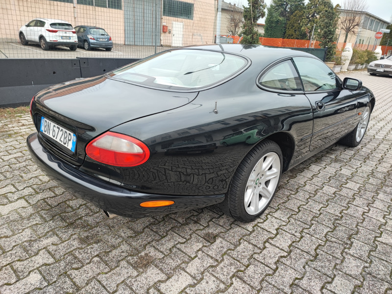 Usato 2000 Jaguar XK8 4.0 Benzin 284 CV (22.900 €)