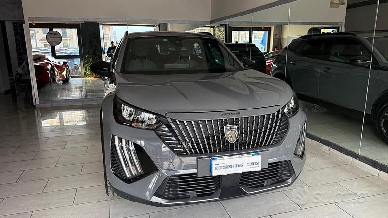 Usata Peugeot 2008 Allure 131 CV (96 kW) 2023 Grigio SUV