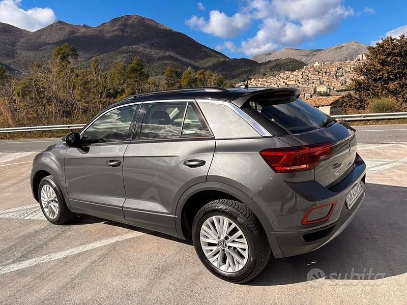 Usata VW T-Roc Life 2023 Grigio SUV