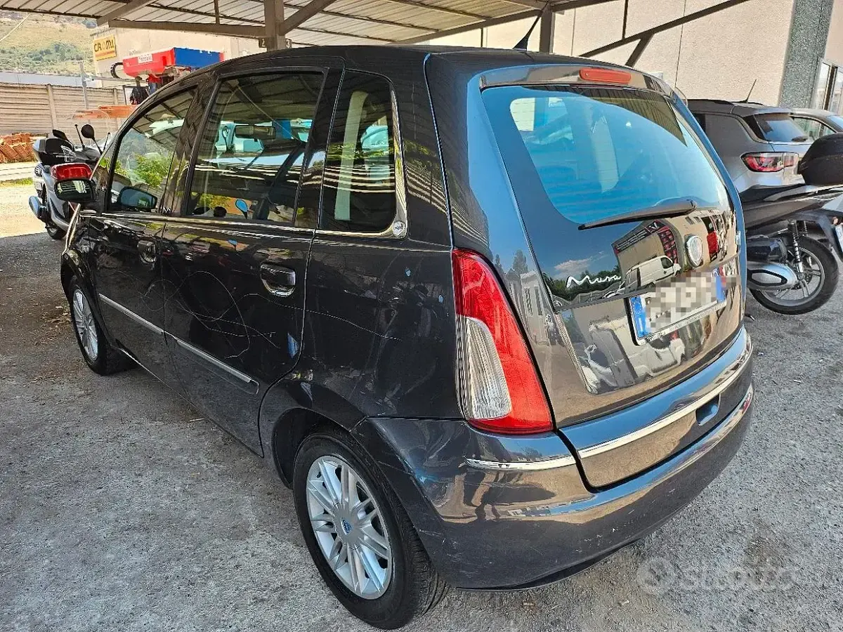 Usata Lancia Musa 90 CV (66 kW) 2008 Grigio Monovolume