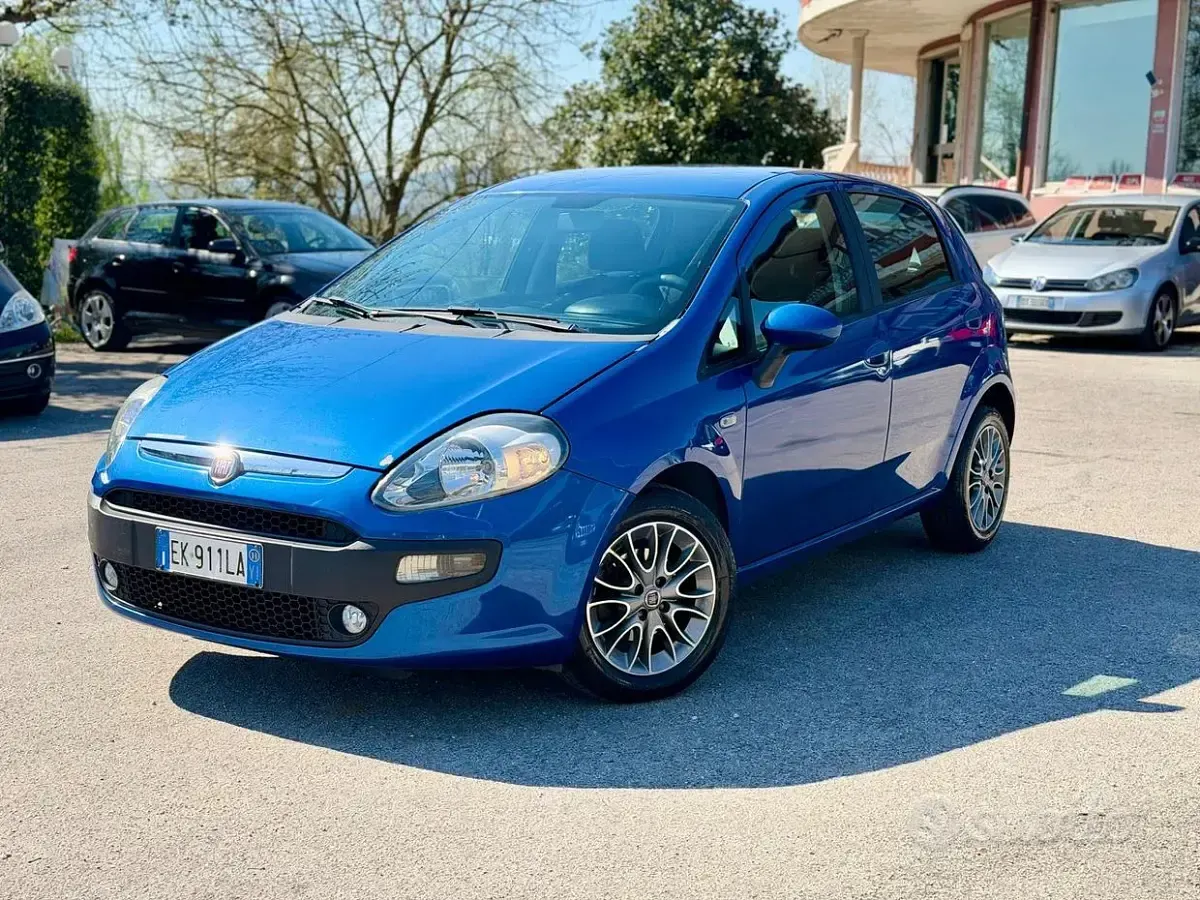 Usata Fiat Punto 77 CV (56 kW) 2011 Bluazzurro Utilitaria
