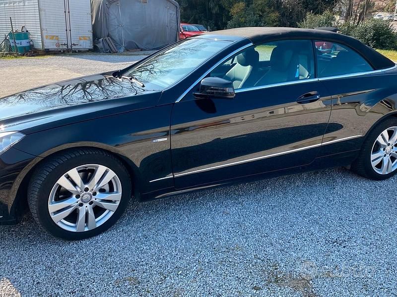 Usata Mercedes E220 Avantgarde 170 CV (125 kW) 2012 Nero Cabrio