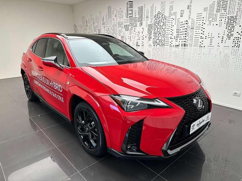Usata Lexus UX 300h Sport Line 184 CV (135 kW) 2024 Rosso SUV