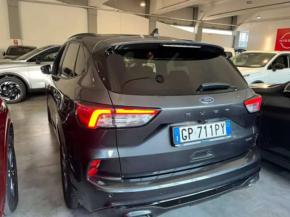 Usata Ford Kuga ST-Line X 152 CV (111 kW) 2023 Magnetic grey SUV