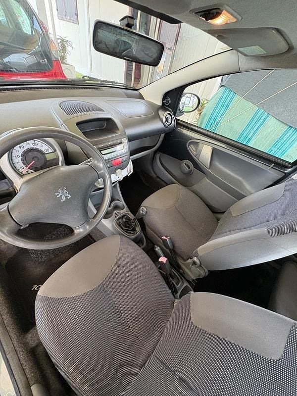 Usata Peugeot 107 68 CV (50 kW) 2007 Grigio Utilitaria