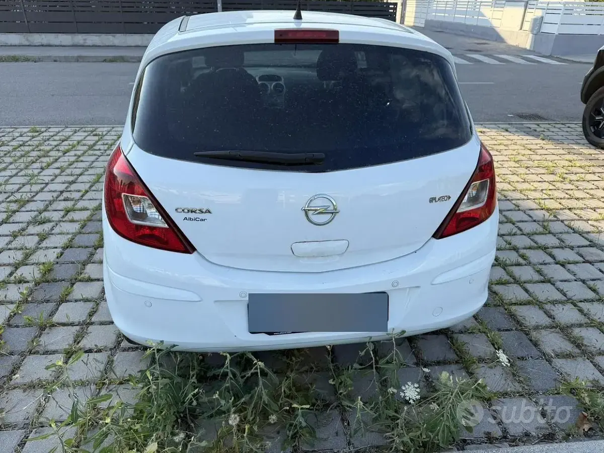 Usata Opel Corsa 86 CV (63 kW) 2011 Bianco Utilitaria