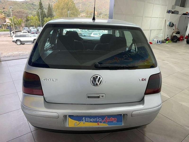 Usata VW Golf IV 101 CV (74 kW) 2000 Argento Berlina