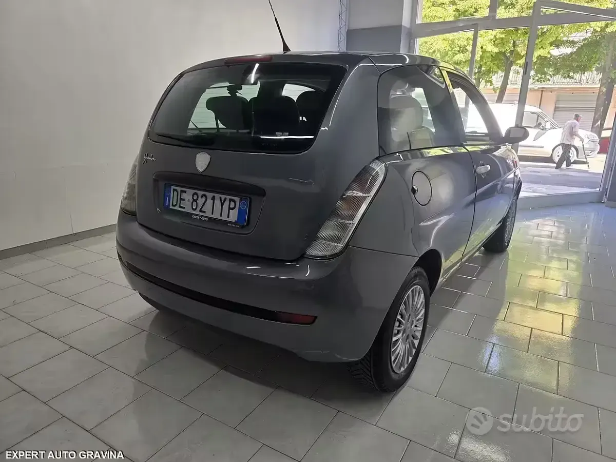 Usata Lancia Ypsilon 70 CV (51 kW) 2006 Grigio Utilitaria