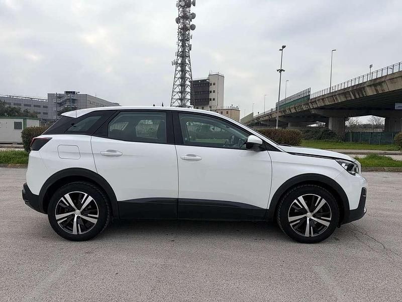 Usata Peugeot 3008 Business-Line 131 CV (96 kW) 2019 Bianco SUV