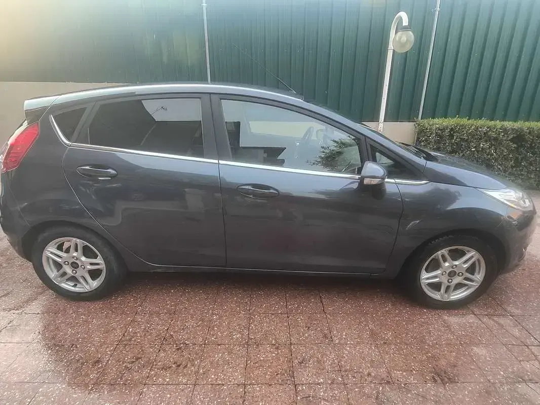 Usata Ford Fiesta Titanium 95 CV (69 kW) 2015 Blu/azzurro Utilitaria