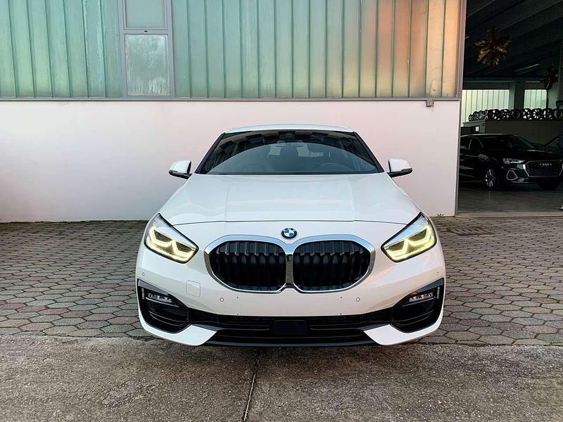 Usata BMW 116 Sport Line 109 CV (80 kW) 2021 Bianco Utilitaria