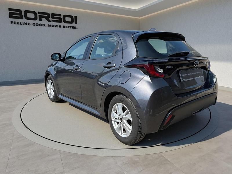 Begagnad Toyota Yaris Hybrid Business Edition 116 HK (85 kW) 2021 Grå Sedan