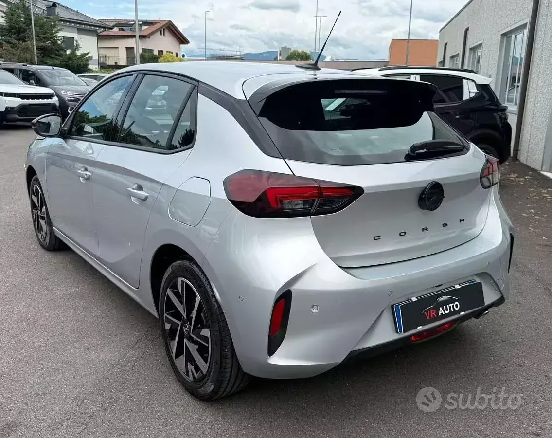 Usata Opel Corsa 101 CV (74 kW) 2025 Argento Utilitaria