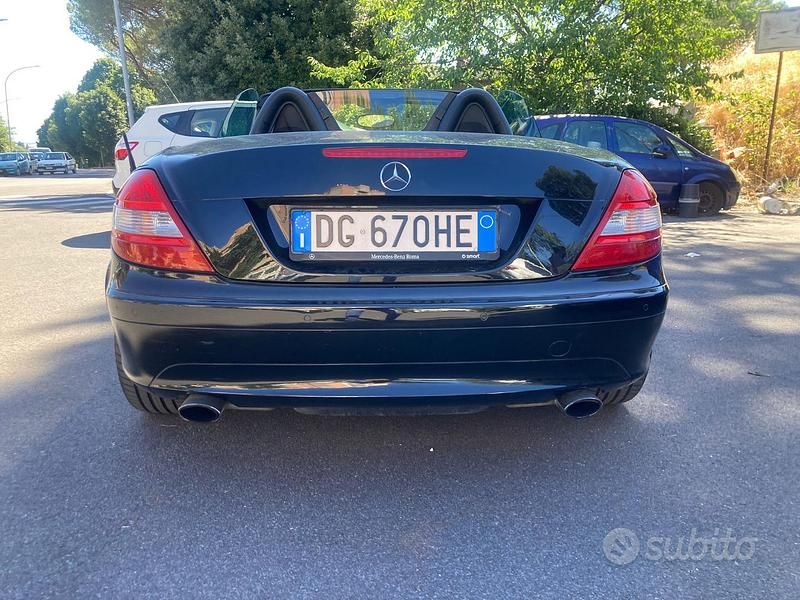 Usata Mercedes SLK200 163 CV (119 kW) 2007 Nero Cabrio