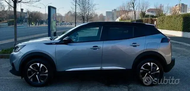 Usata Peugeot 2008 GT 131 CV (96 kW) 2022 Grigio SUV