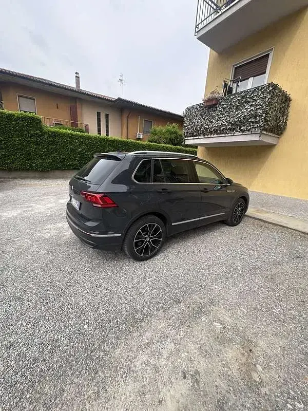 Usado VW Tiguan 131 HP (96 kW) 2021 Cinzento SUV