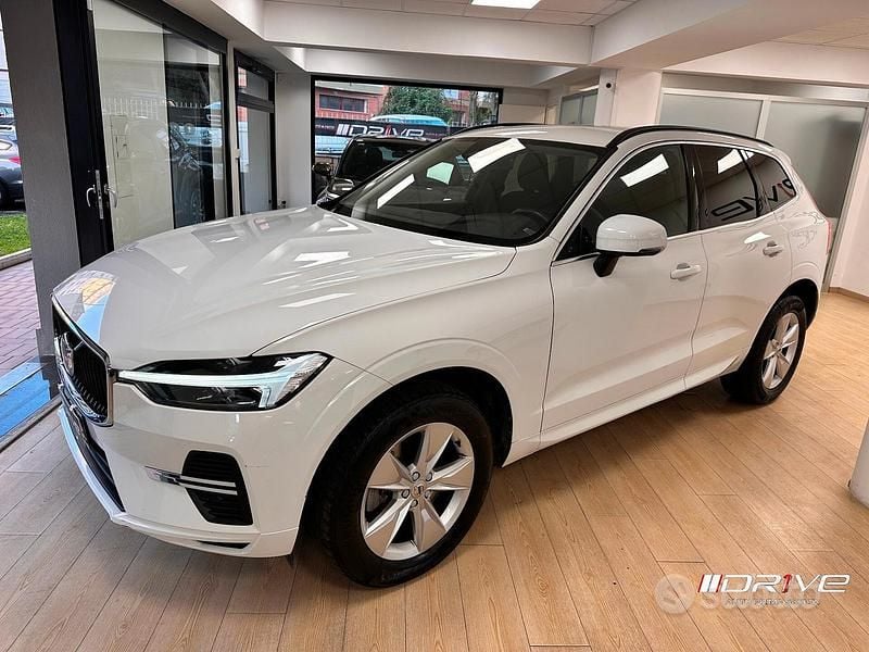 Usata Volvo XC60 Momentum 197 CV (144 kW) 2021 Bianco SUV