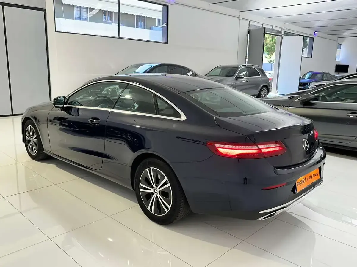 Usata Mercedes E220 Premium 194 CV (142 kW) 2020 Blu/azzurro Coupé