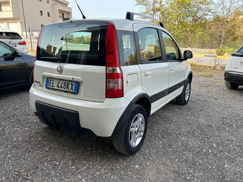 Usata Fiat Panda 4x4 Climbing 75 CV (55 kW) 2012 Bianco Utilitaria
