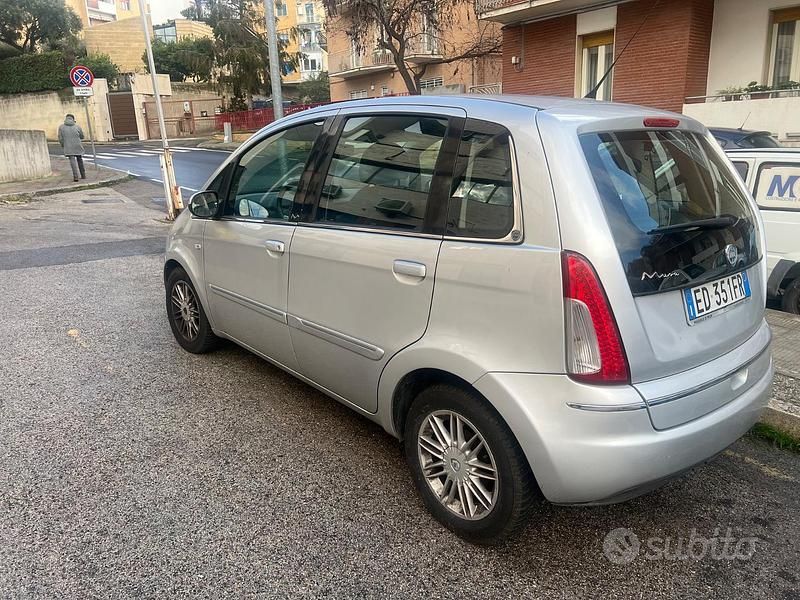 Usata Lancia Musa 95 CV (69 kW) 2010 Grigio Monovolume