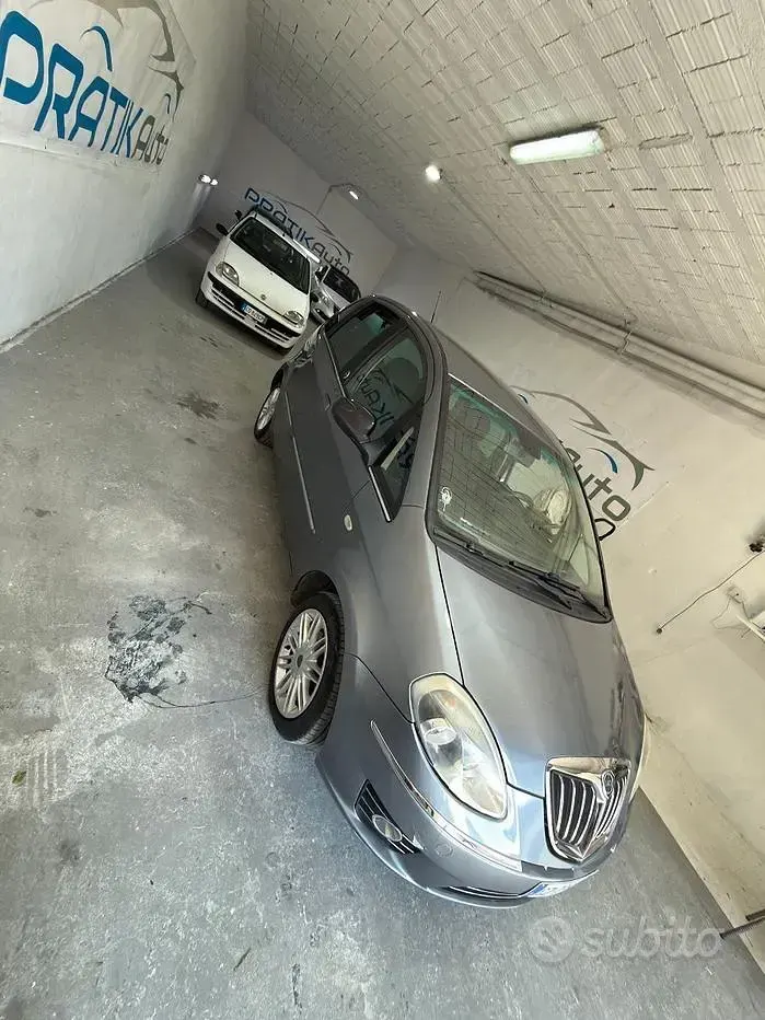 Usata Lancia Musa 77 CV (56 kW) 2008 Grigio Monovolume