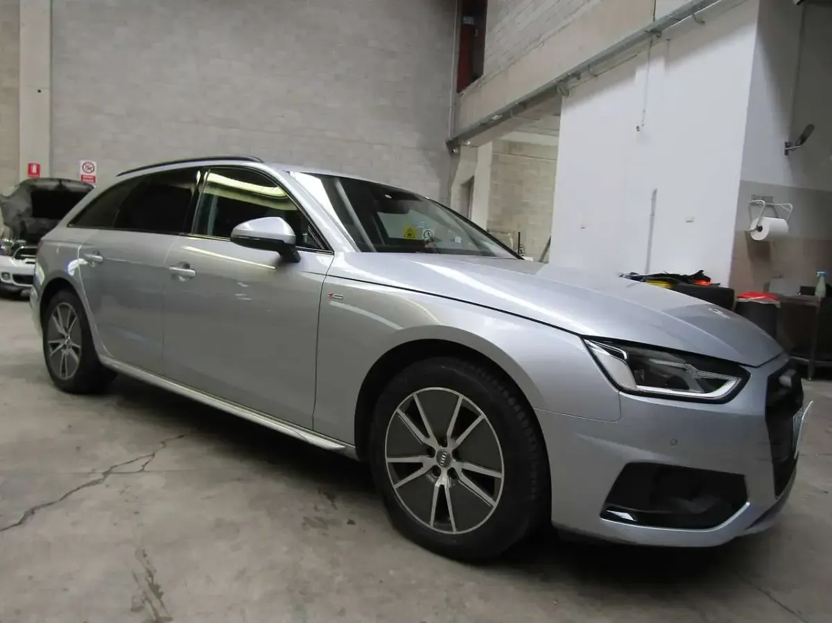 Usata Audi A4 S-Line 136 CV (100 kW) 2021 Argento metallizzato Station wagon