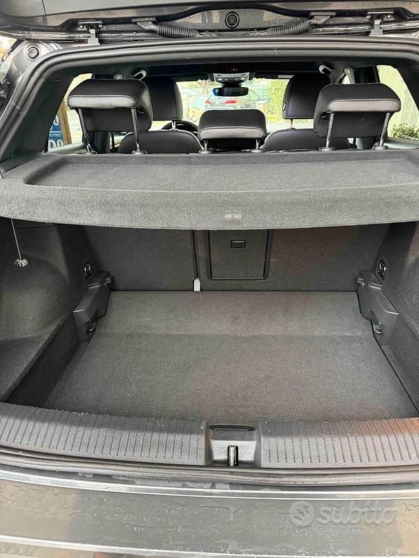 Usata VW T-Roc R-line 150 CV (110 kW) 2023 Grigio SUV