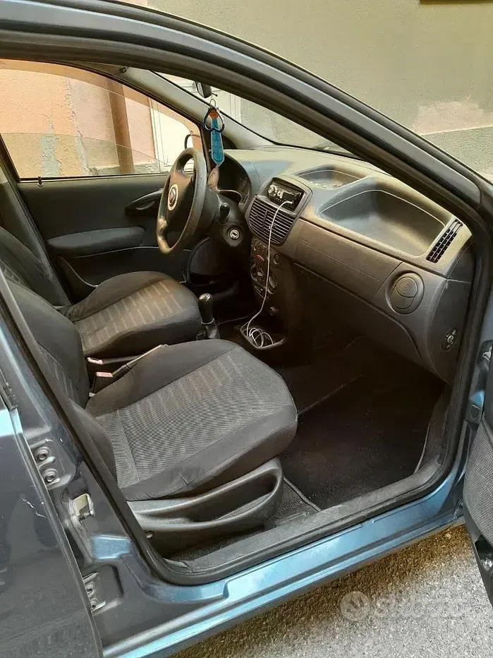 Usata Fiat Punto 69 CV (50 kW) 2003 Blu Utilitaria