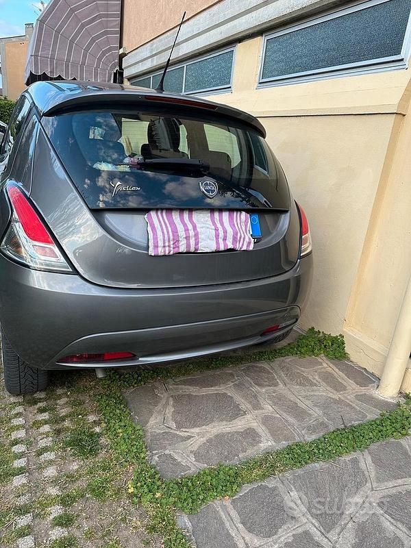 Usata Lancia Ypsilon 69 CV (50 kW) 2017 Grigio Utilitaria