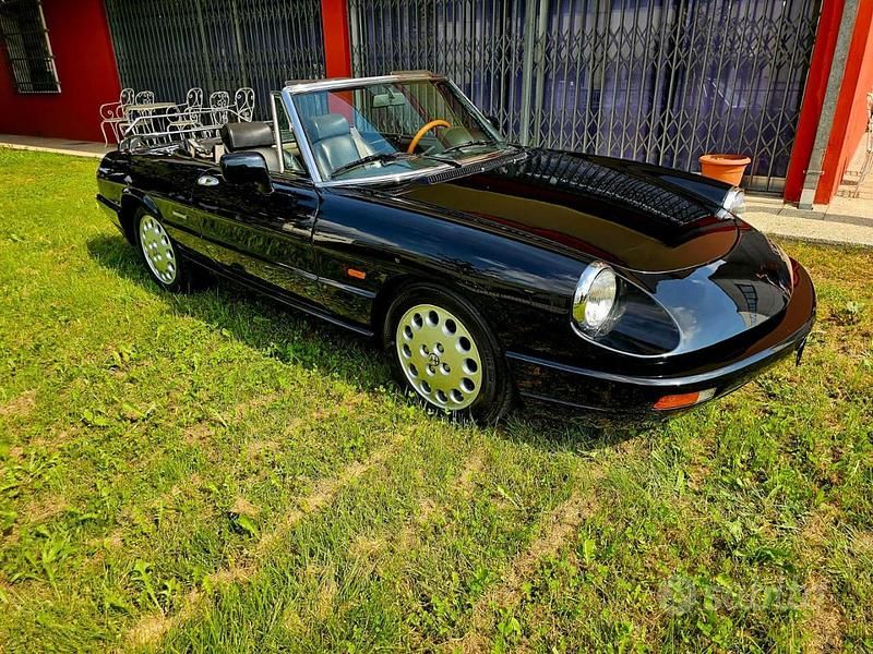 Usata Alfa Romeo Spider 122 CV (89 kW) 1993 Nero Cabrio