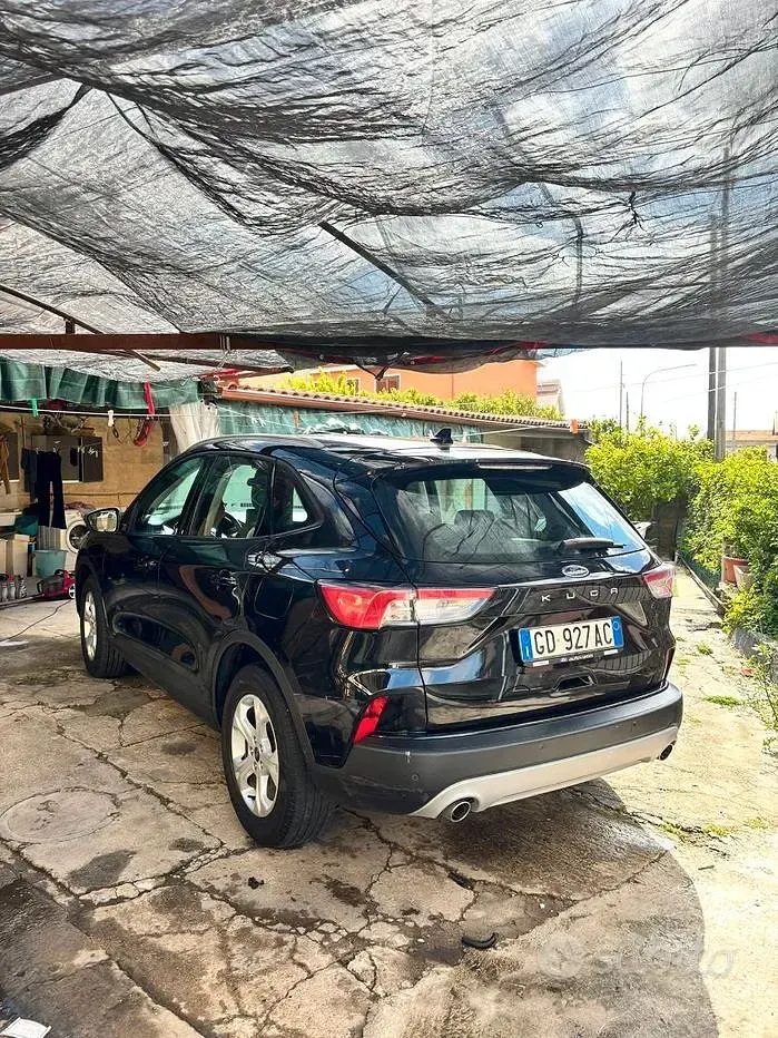Usata Ford Kuga 120 CV (88 kW) 2021 Nero SUV