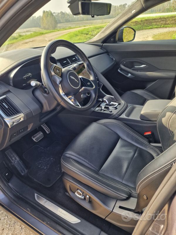 Usata Jaguar E-Pace R-Dynamic 200 CV (147 kW) 2022 Grigio SUV