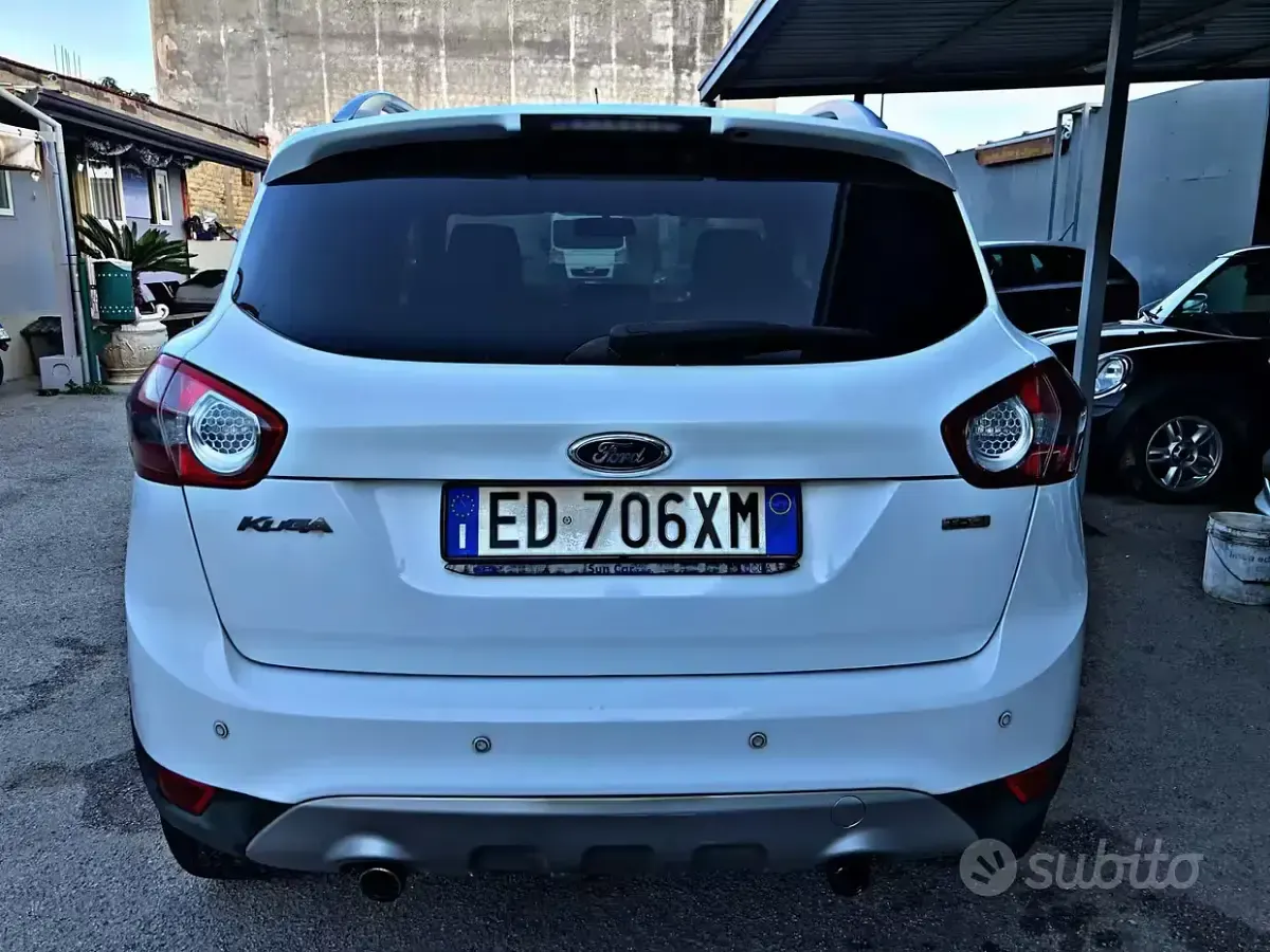 Usata Ford Kuga 163 CV (119 kW) 2011 Bianco SUV