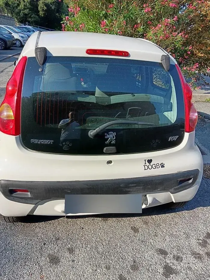 Usata Peugeot 107 68 CV (50 kW) 2009 Bianco Utilitaria