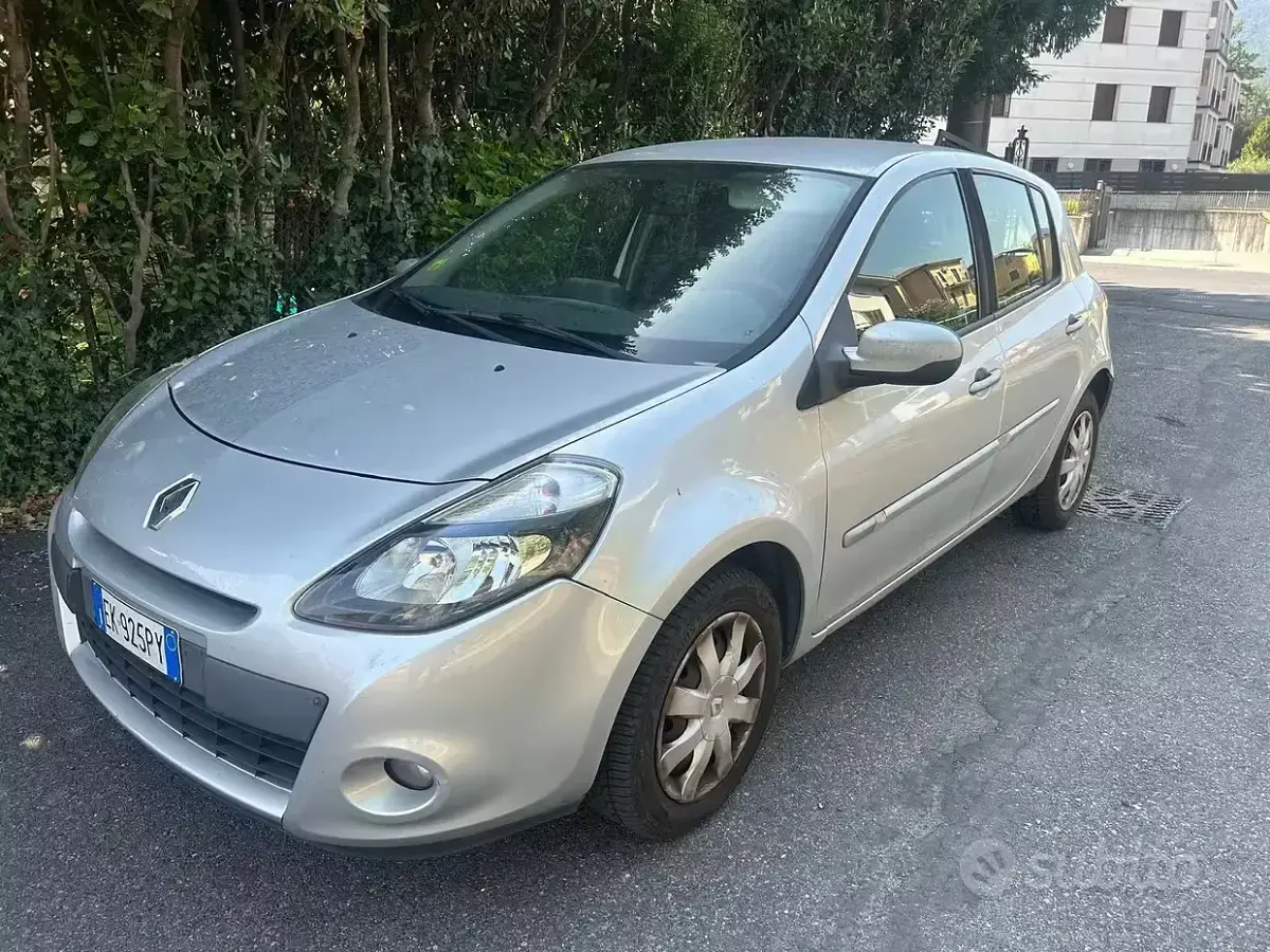Usata Renault Clio 75 CV (55 kW) 2011 Grigio Utilitaria