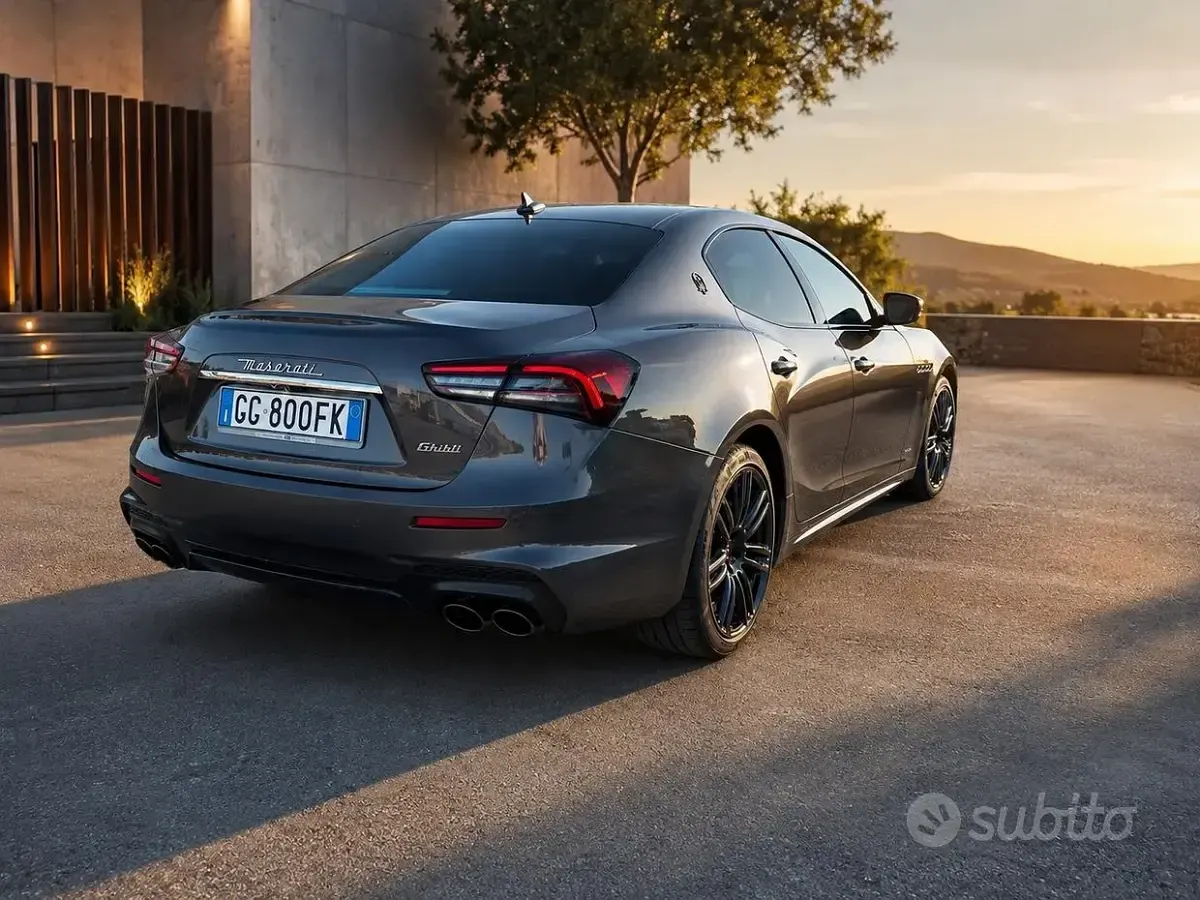Usata Maserati Ghibli 275 CV (202 kW) 2021 Grigio Berlina