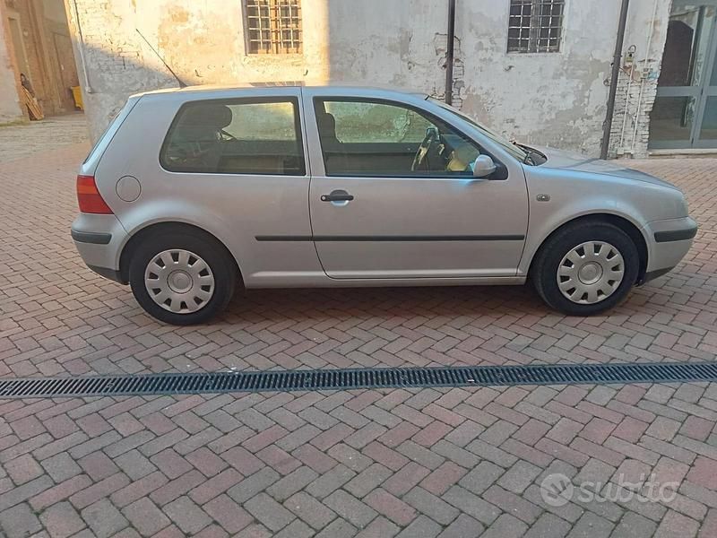 Usata VW Golf IV 75 CV (55 kW) 2001 Grigio Berlina