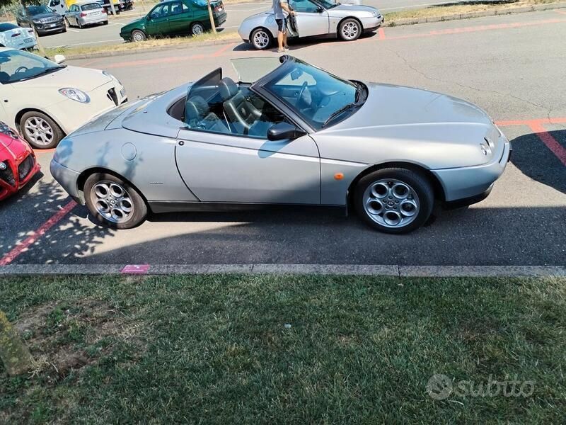 Usata Alfa Romeo Spider 122 CV (89 kW) 1997 Grigio Cabrio