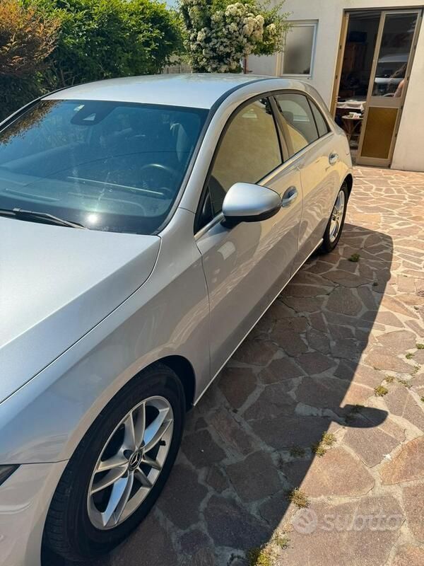Usata Mercedes A180 116 CV (85 kW) 2019 Grigio Utilitaria