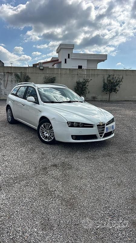 Usata Alfa Romeo 159 Progression 119 CV (87 kW) 2010 Bianco Station wagon