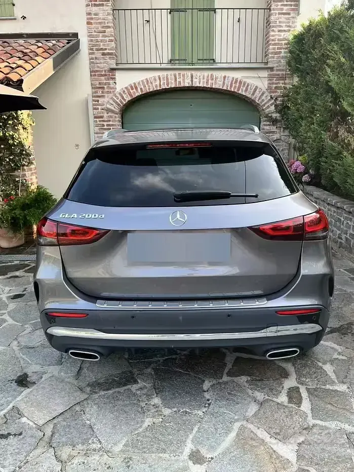 Usata Mercedes GLA200 Premium 150 CV (110 kW) 2022 Grigio SUV