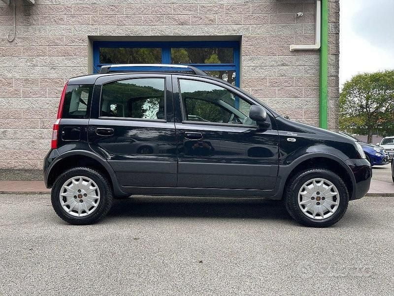 Usata Fiat Panda 4x4 69 CV (50 kW) 2012 Nero Utilitaria
