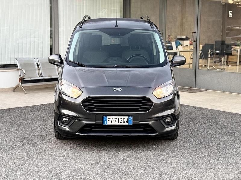 Usata Ford Tourneo Courier 75 CV (55 kW) 2019 Grigio Monovolume