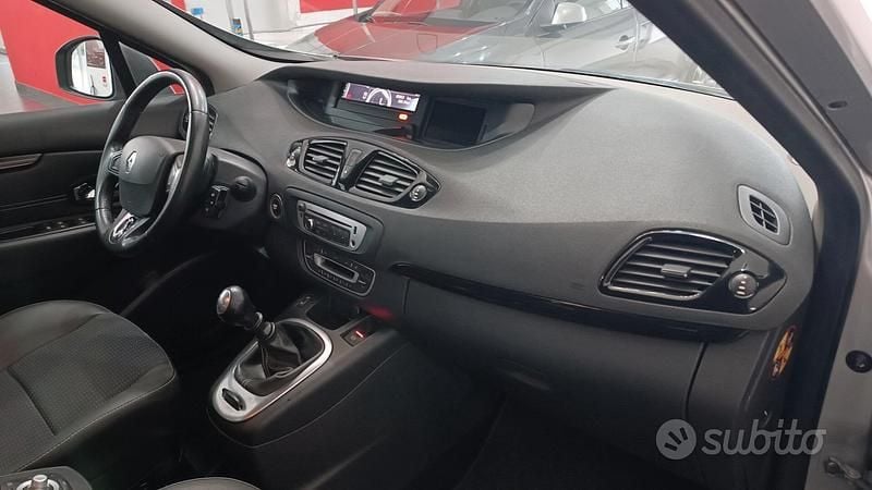 Usata Renault Scénic III 110 CV (80 kW) 2015 Grigio Monovolume