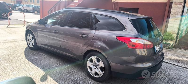 Usata Ford Focus 120 CV (88 kW) 2014 Grigio Station wagon