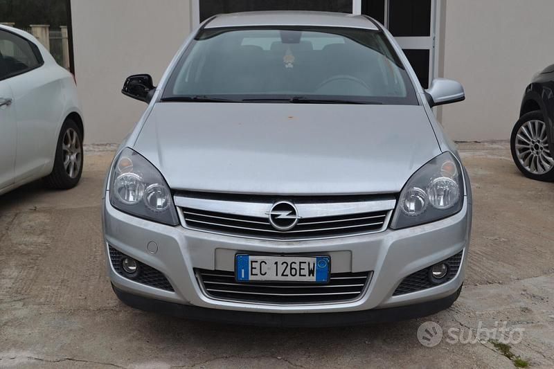 Usata Opel Astra Edition 110 CV (80 kW) 2010 Grigio Station wagon